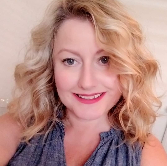 Meet your Posher, Angela - Picture 1 of 1